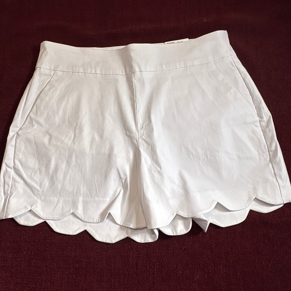 crown & ivy Pants - Crown & Ivy White Scalloped Hem Shorts Petite 12P NWT CH829927L